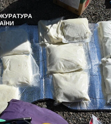 На Буковині викрито потужну нарколабораторію, яка забезпечувала психотропами всю країну. ФОТО