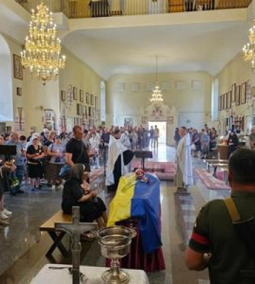 У Полтаві провели в останню путь захисника та колишнього журналіста Дмитра Шевченка