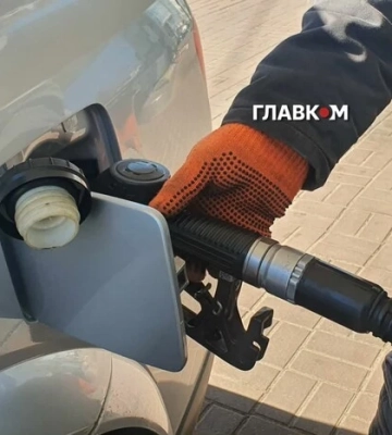 Постачання пального в Севастополь затримується: АЗС припинили продаж бензину населенню за раніше виданими талонами