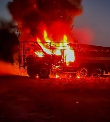 Унаслідок повторного удару РФ по місцю гасіння пожежі на Сумщині зайнялася пожежна автоцистерна, - ДСНС. ФОТОрепортаж