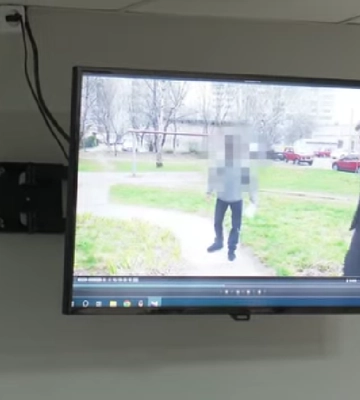 У Луцьку чоловік побив патрульного в під'їзді, його судять