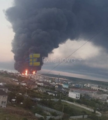 "По обидва боки Кримського мосту": Зеленський підтвердив удари Сил оборони по нафтобазах у Керчі та логістиці ворога