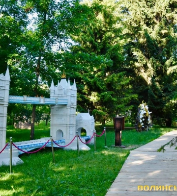 Навколо світу за один день: у Луцьку триває масштабний 3D-проєкт «Світ у мініатюрі». Фото