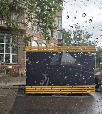 У центрі Миколаєва встановили будку, яка забрала паркомісця