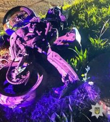 У Полтаві 20-річний мотоцикліс на швидкості зіткнувся з авто