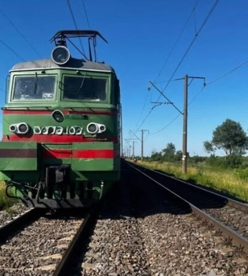 На Львівщині вантажний потяг на смерть збив 19-річного юнака