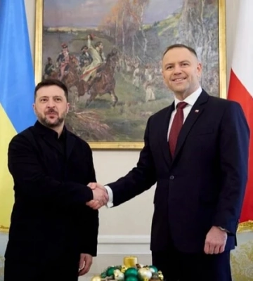 Скандал із орденами між Україною та Польщею спровокував у мережі хвилю мемів