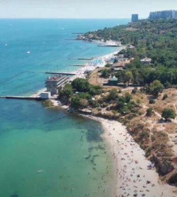 Пляжі Одеси тріщать по швах: чи вистачить місця на узбережжі цього літа
