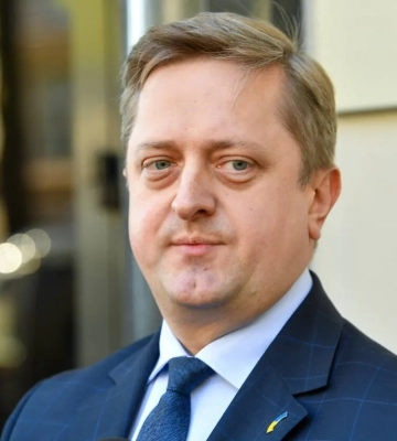 Експосол України в Польщі відмовився від державної нагороди через протест