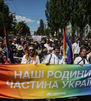 Десятий «КиївПрайд»: як пройшов марш представників української ЛГБТ-спільноти (фоторепортаж)