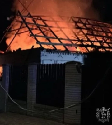 Войска РФ нанесли удар по частному дому в одном из районов Запорожья, вспыхнул пожар — ОВА