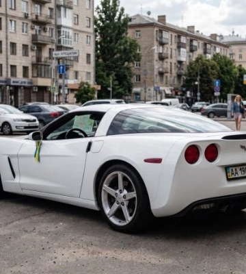 Капсула часу на колесах: у Києві продають Chevrolet Corvette C6 із пробігом, якого ніхто не чекав