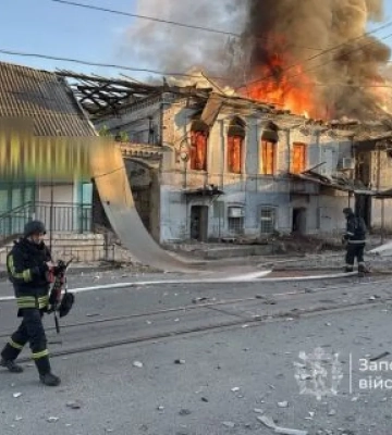 Российский дрон нанес удар по жилому дому в Запорожье: погибла женщина. ФОТО