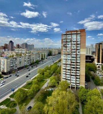 У Києві до середини літа частково обмежать рух бульваром Лесі Українки через дорожні роботи