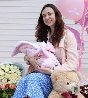 Дружина полеглого правоохоронця з Полтавщини народила доньку через тиждень після загибелі чоловіка