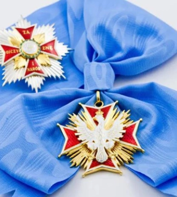 В Польше объяснили, почему Шредера и Муссолини не лишили ордена
