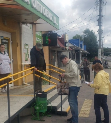 У Рівненській області перевіряють аптеки на безбар'єрність