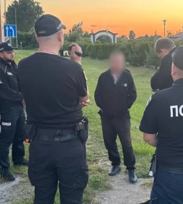 Врятував телефонний дзвінок. На Хмельниччині далекобійник намагався зґвалтувати 13-річну дівчинку — поліція