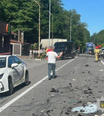 Сім автомобілів та шестеро постраждалих - вінницька поліція встановлює обставини ДТП. ВІДЕО
