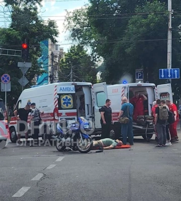 У Дніпрі зіткнулися мотоцикліст та карета швидкої: є постраждалий