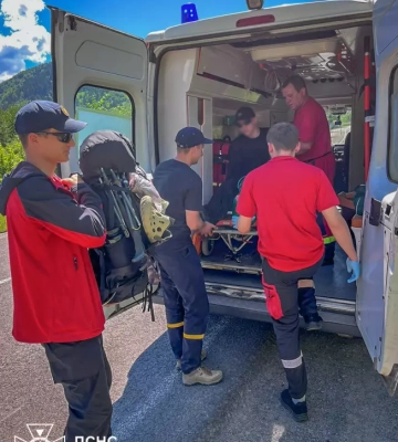 На Рахівщині гірські рятувальники надали допомогу травмованому юнаку