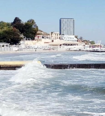 Більше двадцяти людей за день віднесло в море в Одесі - рятувальники розповіли про міри безпеки