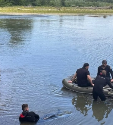 На Закарпатті тривають пошуки хлопчика, якого віднесло течією Тиси