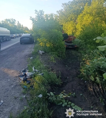 На Київщині внаслідок зіткнення вантажівки та легковика водій останнього загинув на місці ДТП