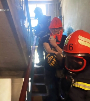 Шістьох людей евакуювали під час пожежі у багатоповерхівці Кропивницького 