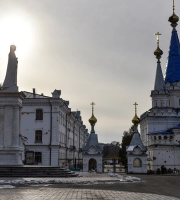У Святогірській лаврі все ще є велика кількість ченців і мирян, які не хочуть виїжджати – Донецька ОДА