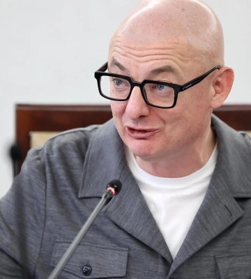 «Президент Зеленський помиляється». Навроцький заявив, що рішення позбавити Зеленського ордена не стосується внутрішньої політики