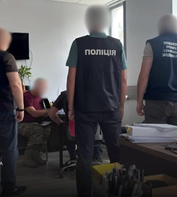 Экс-бригадира подозревают в начислении 80 млн незаконных "боевых"