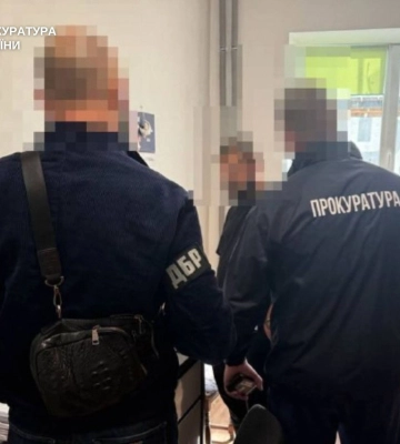 Майстер лісу на Рівненщині зі спільником незаконно зрізав сосен на майже 2,6 млн грн