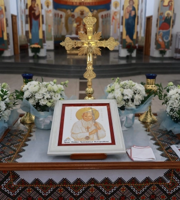 На Сихові в храмі виставили ікону з краплею крові Івана Павла ІІ