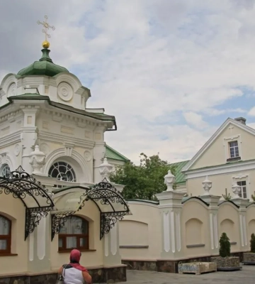 Почаевскую лавру проверят на связи с запрещенной организацией