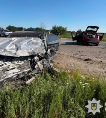 На Київщині зіткнулися легковики: п'ятеро людей загинули, двоє поранені