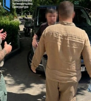 Елітне авто та $44,5 тис. за закриття справи: САП і НАБУ оголосили підозри двом експосадовцям органів прокуратури Кіровоградщини