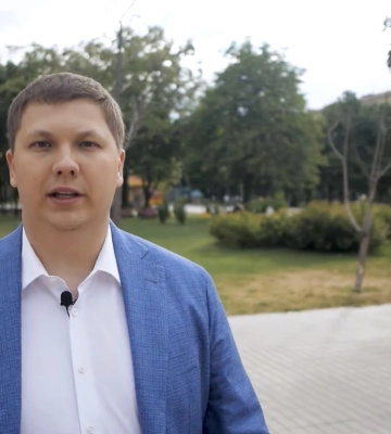 ЗМІ: “Слугу” Медяника помітили біля маєтку за мільйон доларів, який записаний на няню