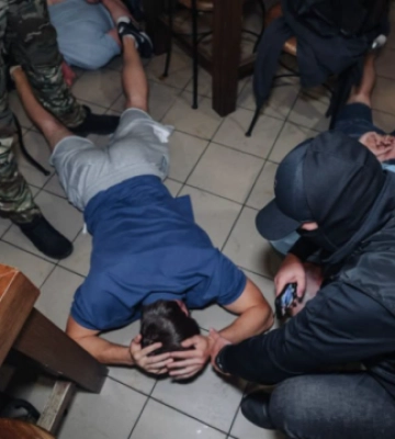 У Черкасах знешкодили банду рекетирів, які вибивали вигадані борги