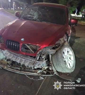 У Миколаєві внаслідок потрійної ДТП постраждали двоє чоловіків та жінка. ФОТО