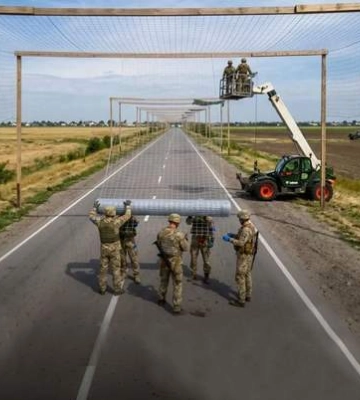 На Херсонщині розгорнули понад 200 кілометрів антидронових коридорів: скільки всього таких доріг