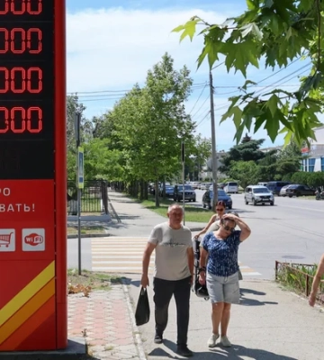 Объявили «режим экономии» из-за нехватки топлива. В оккупированной Ялте приостановили ремонтные и строительные работы, ограничат уборку улиц