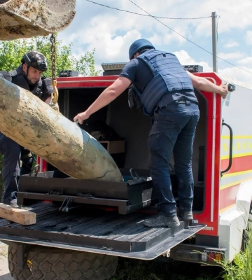 Упала на огород: в Харьковской области обезвредили 500-килограммовую российскую авиабомбу 