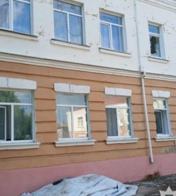 Унаслідок удару дроном «Молнія» по ліцею у Новгород-Сіверському двоє людей поранені