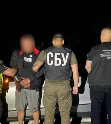 За $13 тисяч обіцяли доправити до Угорщини: на Закарпатті затримали організаторів втечі за кордон. ФОТОрепортаж