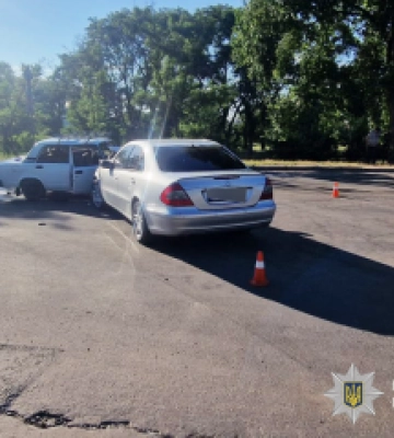 Троє травмованих, серед яких неповнолітня дівчинка – поліцейські встановлюють обставини автопригоди у Миколаєві