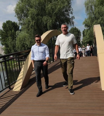 У столиці на Оболоні відкрили Вільнюський сквер та пішохідний міст за підтримки Литви