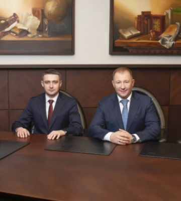 Від кримінальних авторитетів до фігурантів НАБУ: кого насправді захищають юристи АО "Авер Лекс", старшим партнером якого є адвокат Януковича Віталій Сердюк
