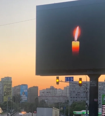 На «Караваевых дачах» установили цифровую свечу памяти на месте ДТП со смертельным исходом