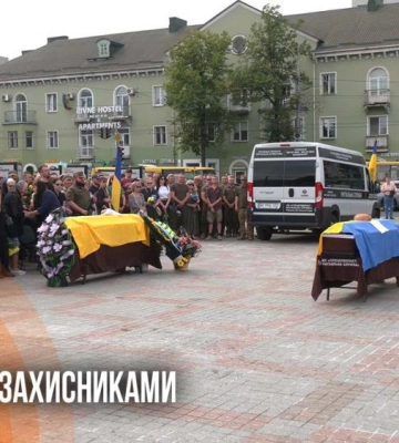 Навіки в строю: у Рівному попрощалися з двома Захисниками (ВІДЕО)